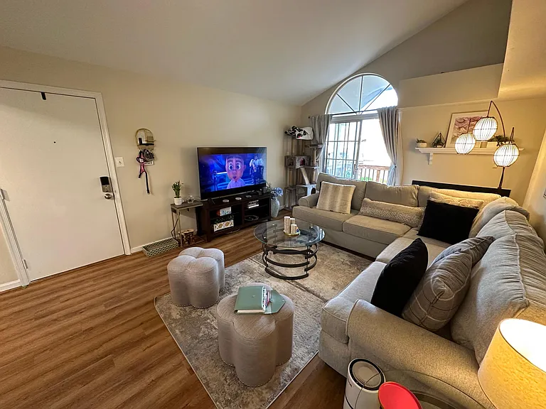 6906 Victoria Dr #I — Photo 8