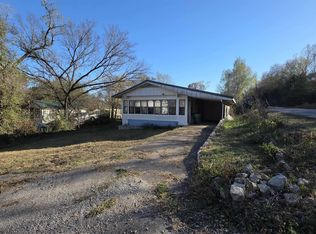 317 W 5th St, Yellville, AR 72687