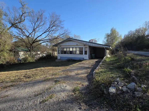 317 W 5th St, Yellville, AR 72687