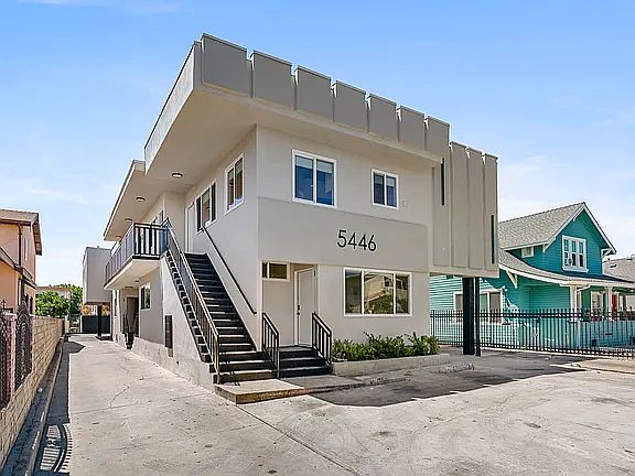 5th image of 5446 Romaine St APT 6