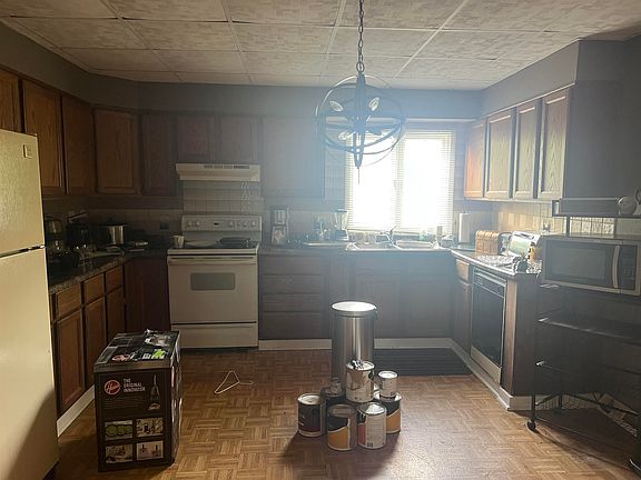 2nd image of 202 E Lincoln St