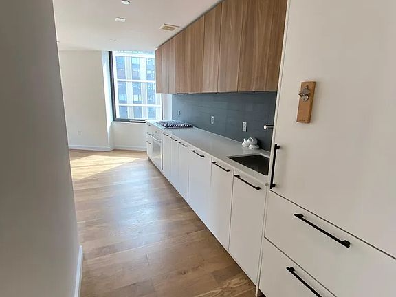 3rd image of 445 W 35th St #4N