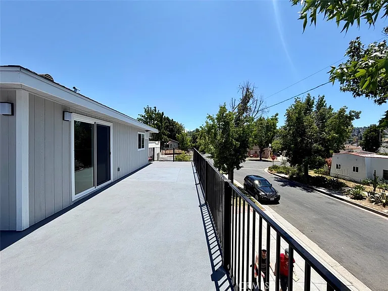 1550 N Avenue 45 — Photo 20