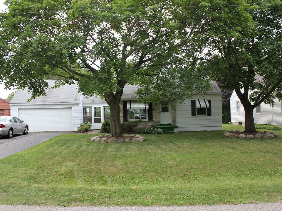 1st image of 704 Fairfield Ave NW