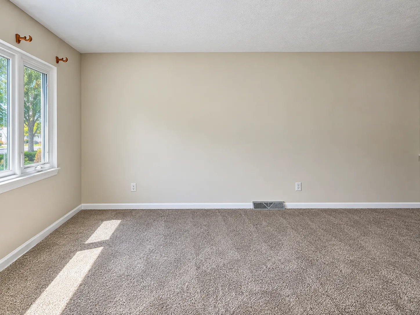 3 bed, 1.5 bath, 1056 sqft, $1,675 — Photo 2