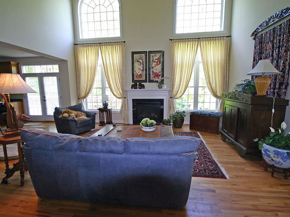 2-story family room