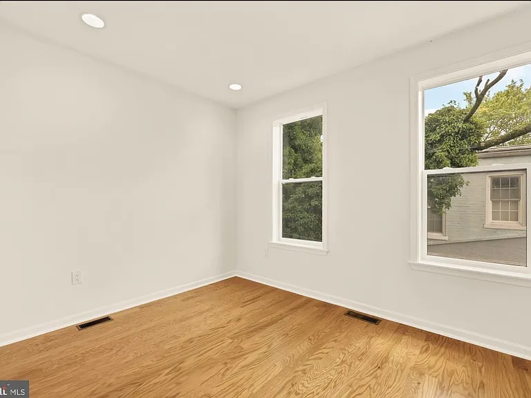 760 Gresham Pl NW — Photo 21