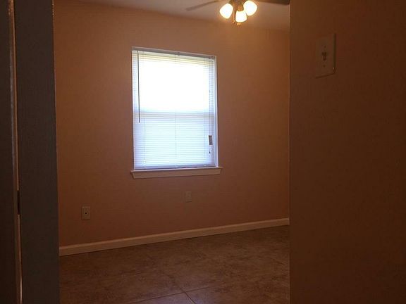 4th image of 8 Bluebell Ln