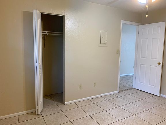 3rd image of 9 NE 39th Pl