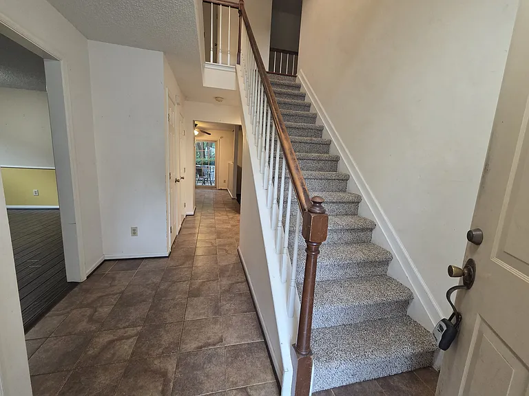 553 Broad Bend Cir — Photo 4