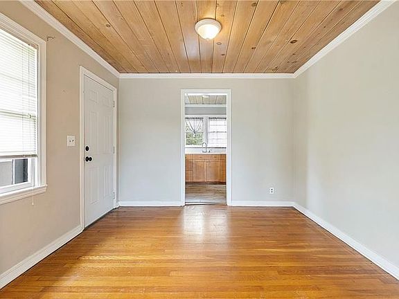 3rd image of 611 SE 1st St