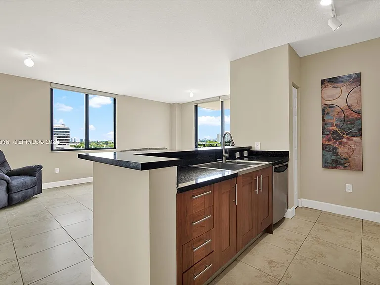 1300 Ponce De Leon Blvd #703 — Photo 28