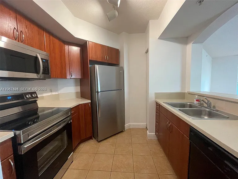 9201 Collins Ave #321 — Photo 5