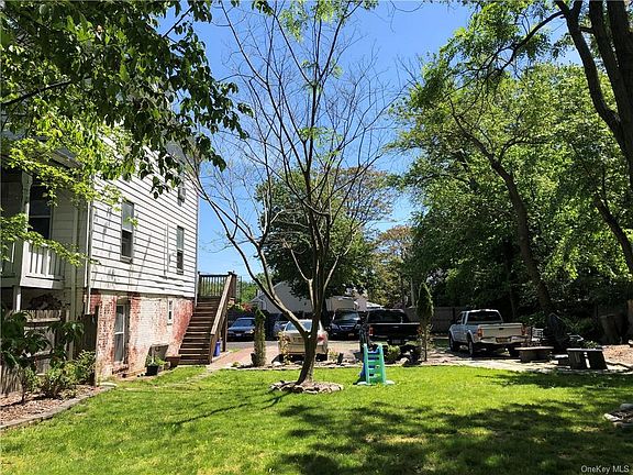 4th image of 119 E Railroad Ave