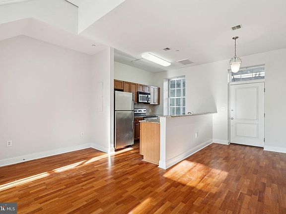 5th image of 1 Academy Cir Unit 303