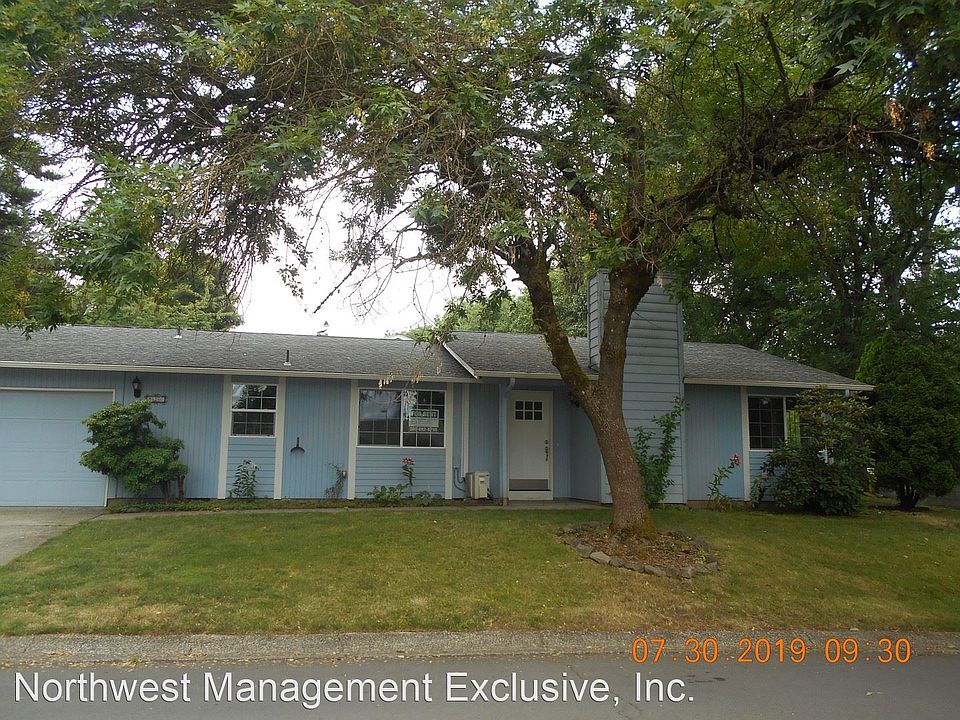 1st image of 826 NE 132nd Ave