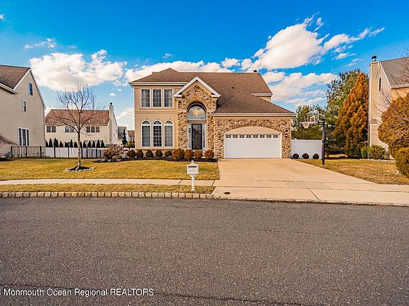 2nd image of 55 Arrowwood Ct