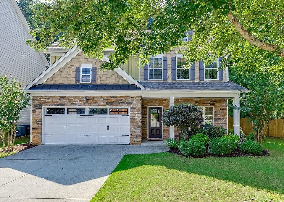 1st image of 821 Sapphire Ln