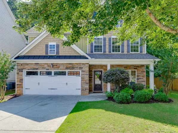 821 Sapphire Ln, Sugar Hill, GA 30518