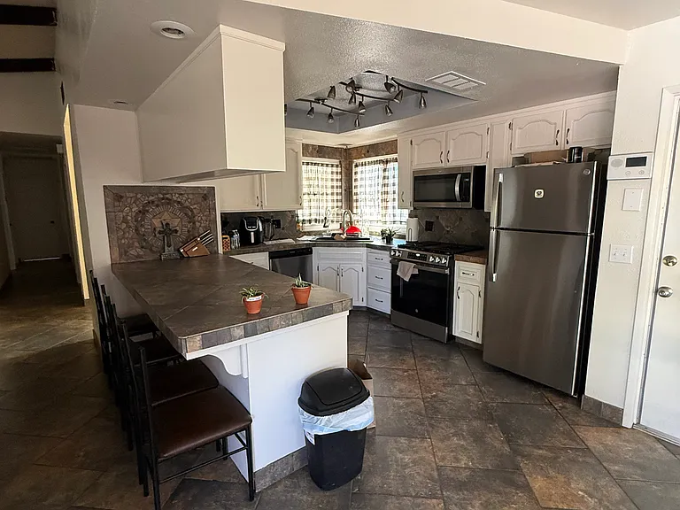 2312 S Divisadero St — Photo 5