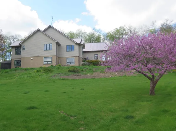 2565 143rd Ave, Decorah, IA 52101