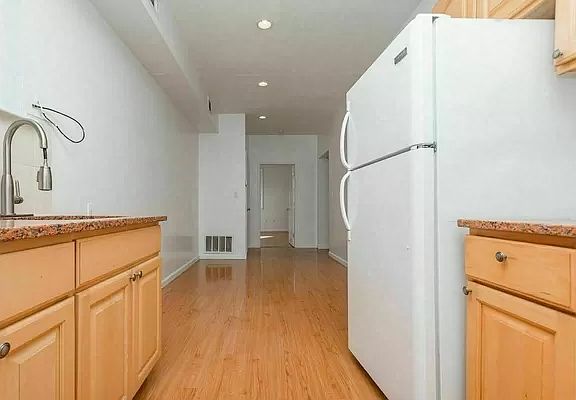 4th image of 30 Driggs Ave #2RR