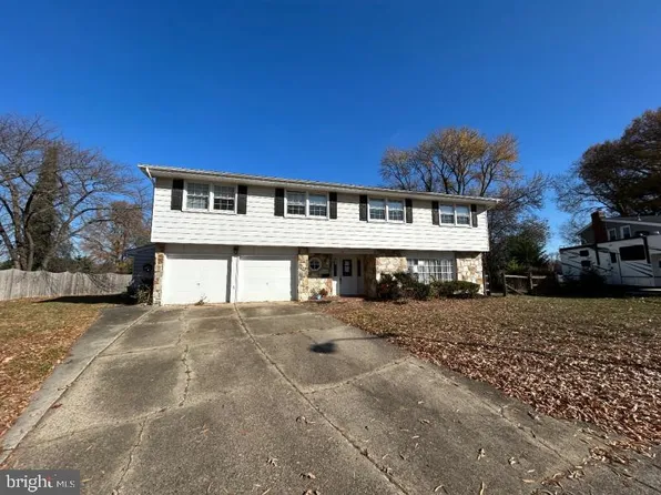 130 Saint Andrews Ct, Mount Laurel, NJ 08054