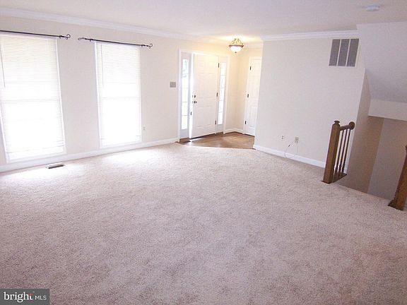 3rd image of 262 Temple Dr