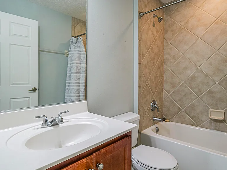 524 7th Sq #101 — Photo 15
