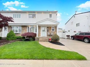 90 Scranton Ave, Staten Island, NY 10312