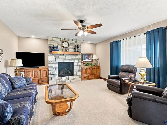 3rd image of 109 Lake Ridge Dr