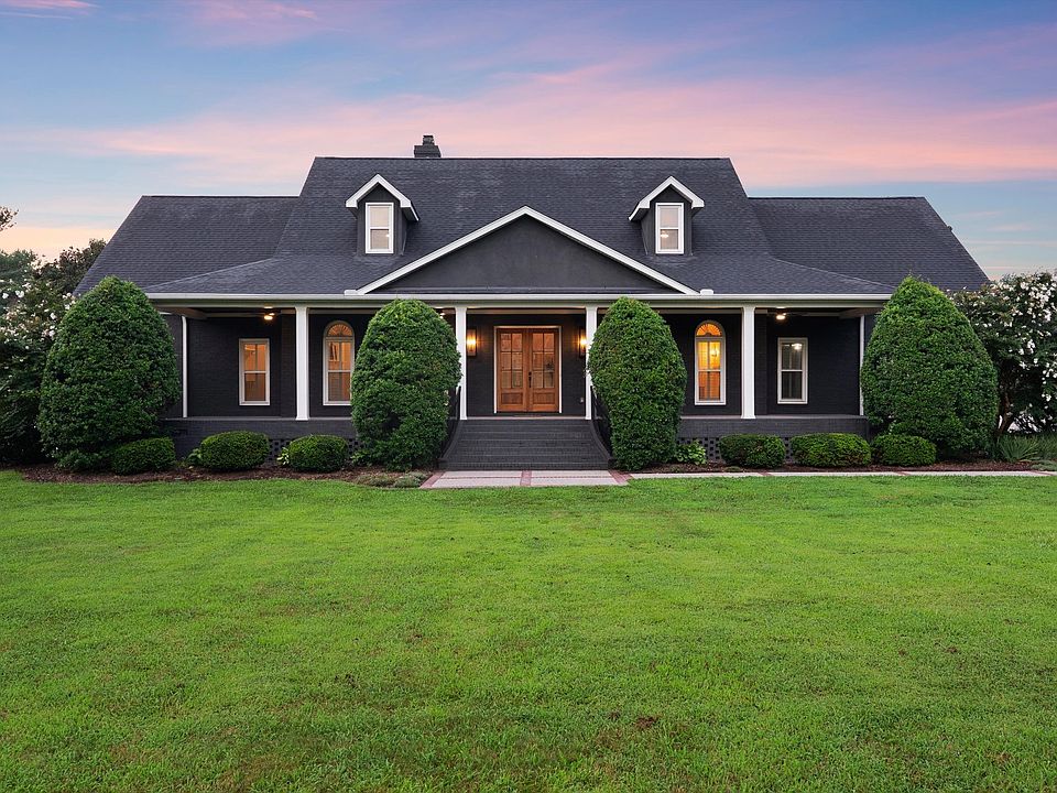 1st image of 2245 Oakleaf Dr