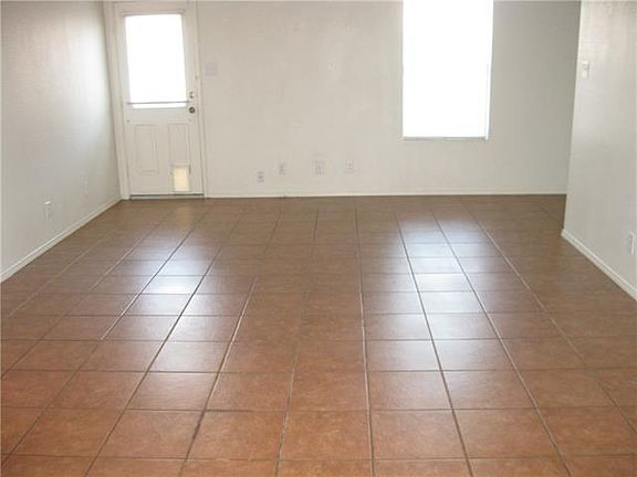 5th image of 489 Brookbank Dr