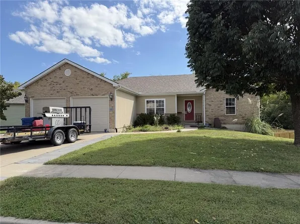 803 Charles St, Knob Noster, MO 65336