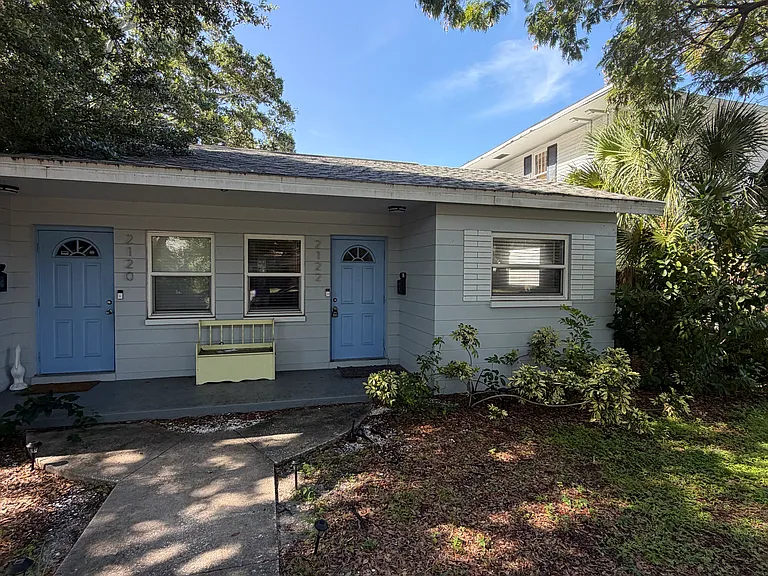 2122 Burlington Ave N — Photo 13