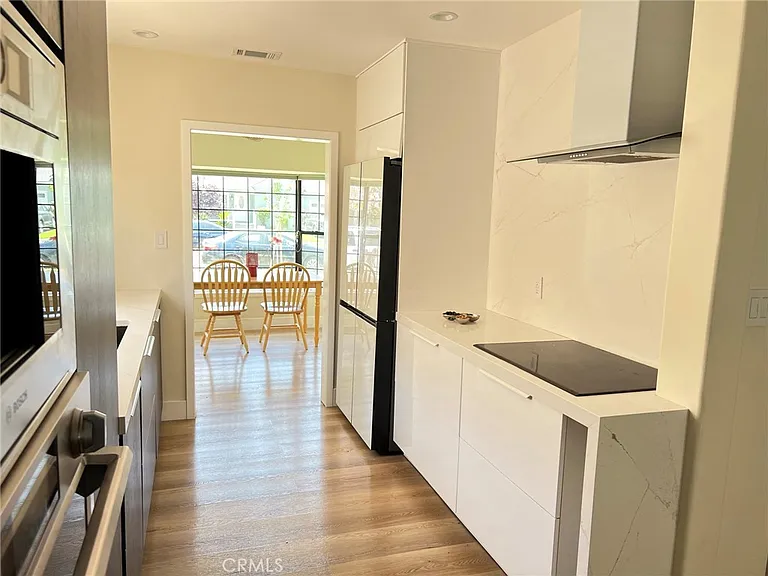 1432 N Catalina St — Photo 9