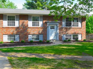 626 Sandy Oak Dr, Ballwin, MO 63021