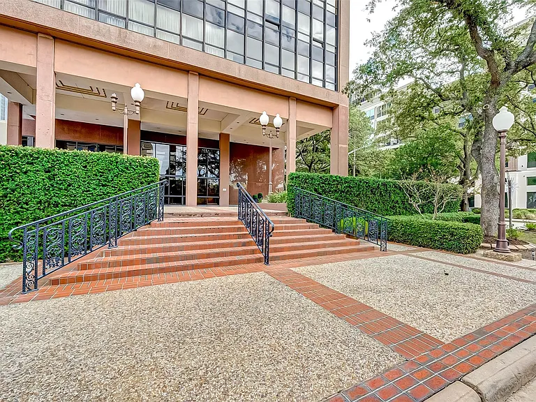 5150 Hidalgo St #402 — Photo 7