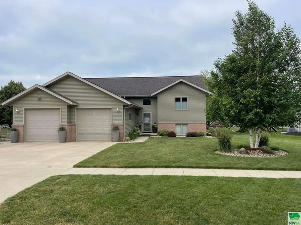 1540 S 10th Ave, Sheldon, IA 51201
