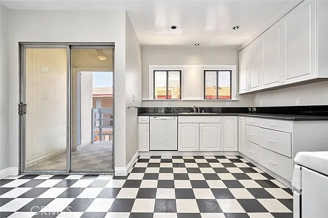 6669 Delong Pre — Photo 6
