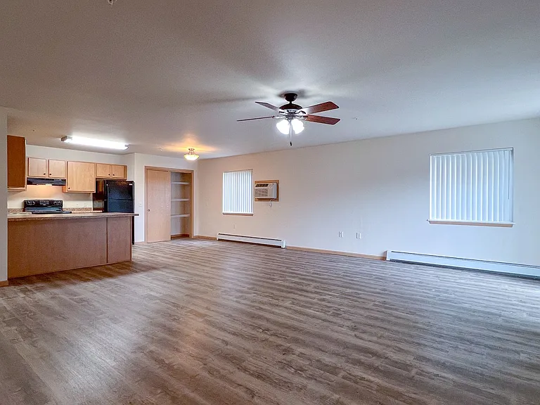 1201 N Memorial Drive 2401 Semling Dr — Photo 10