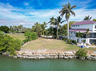 739 Palm Point Dr, Goodland, FL 34140