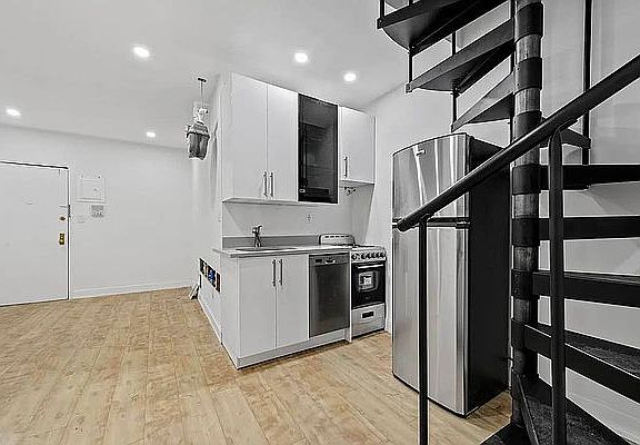 2nd image of 302 Mott St APT 17