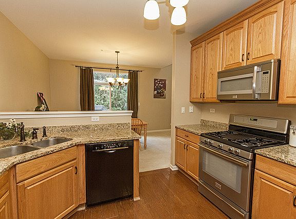 3rd image of 185 Tanglewood Dr