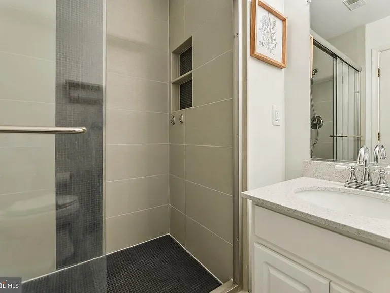 3942 Hartlake St — Photo 14