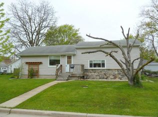 327 Hickory St, Pewaukee, WI 53072
