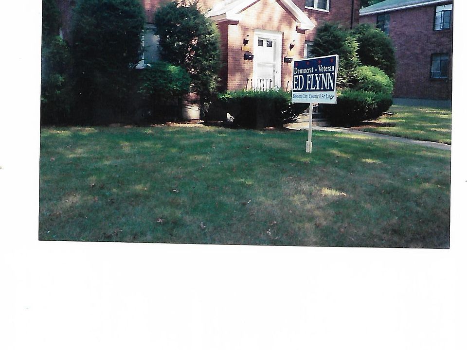 741 and 743 are Town houses in West Roxbury. 743 is available. Just Painted with new vertical blind. Move in now. Thanks for looking. 603-724-4266