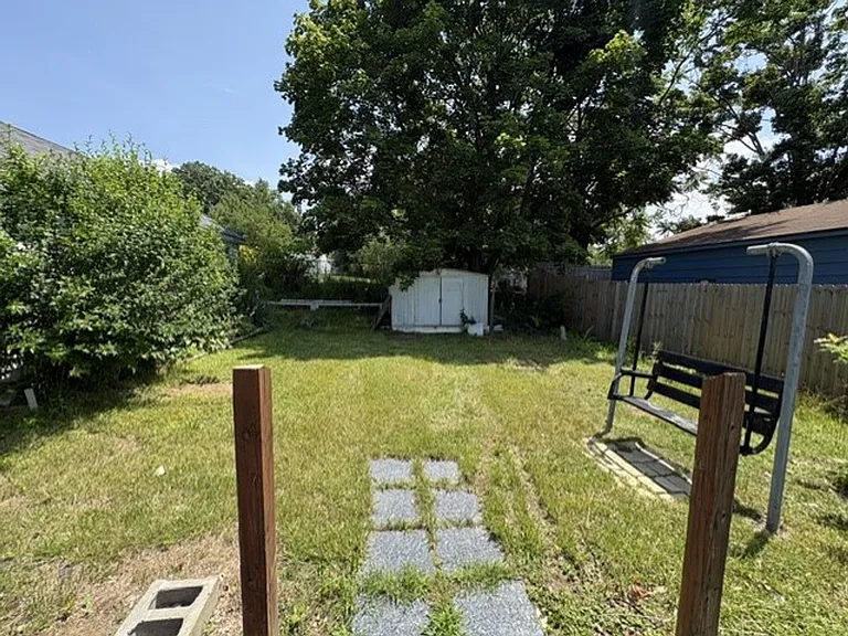 1383 Crestview Ave — Photo 14