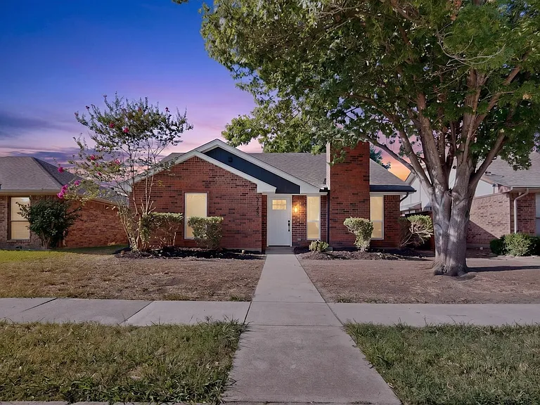 1748 Saint James Dr — Photo 3