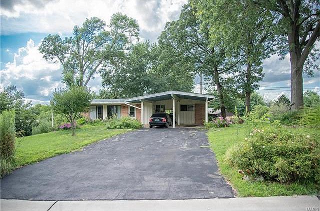 1st image of 28 Deerfield Ct